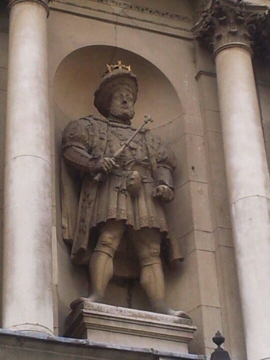 Henry Viii Gatehouse Statue London 31