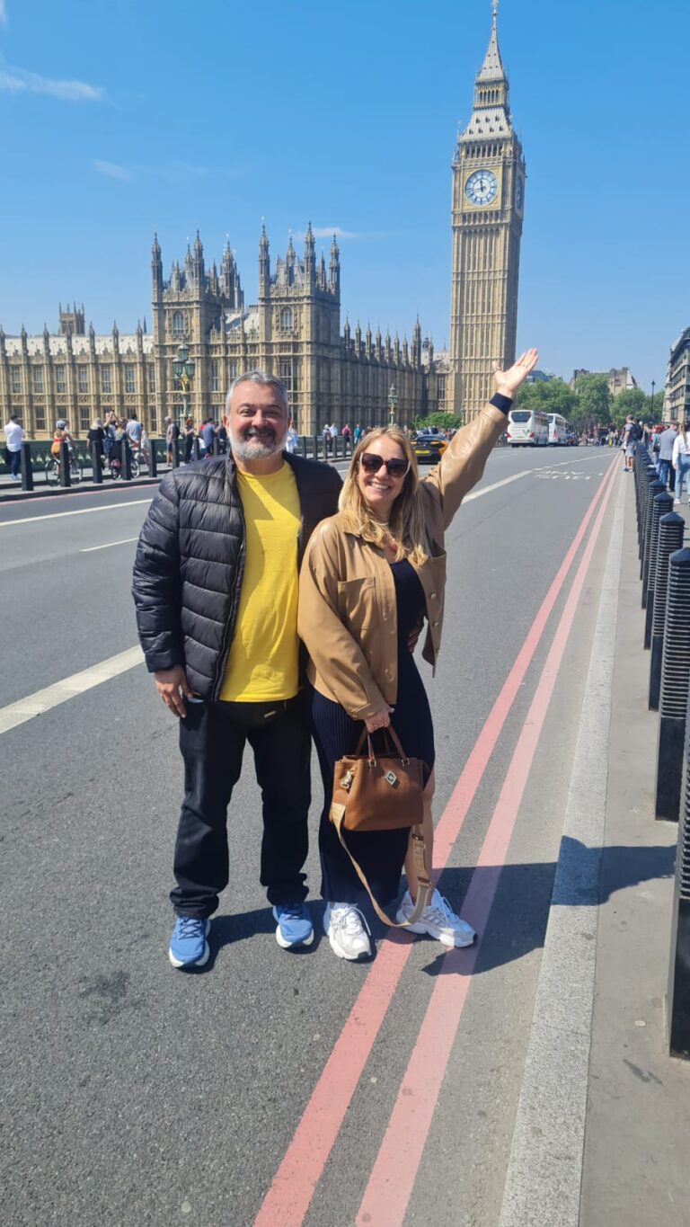 Iconic views of Big Ben on taxi sightseeing routes in London