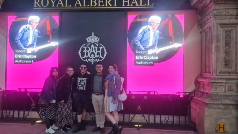 Historical themed tours in London by taxi visiting historic pubs