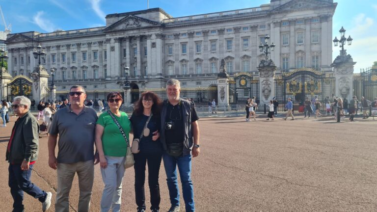 Family enjoying a photo tour in a London cab during their sightseeing trip.