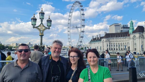Family taking part in the best taxi excursions for London landmarks