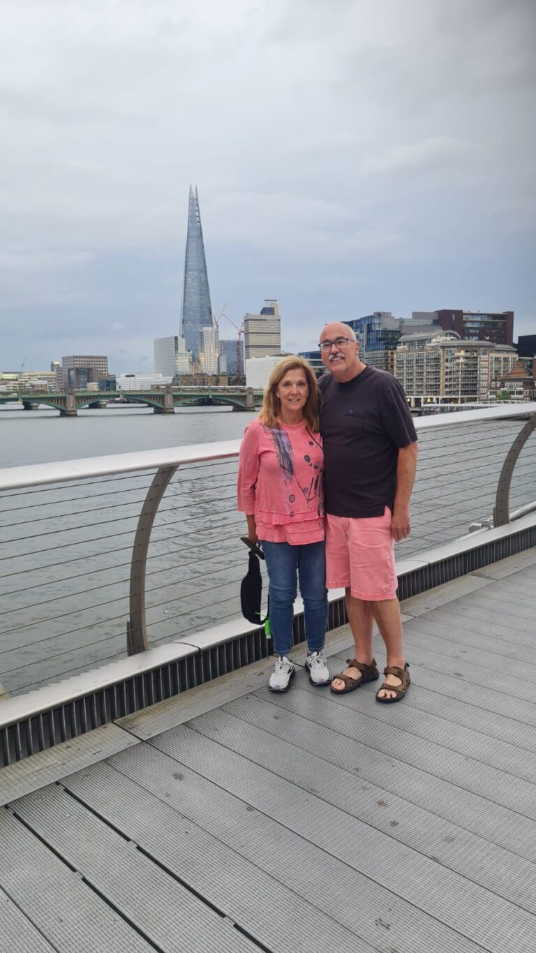 Groups enjoying tailored taxi tours of iconic sites in London