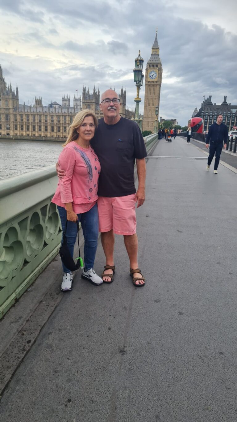 Visitors enjoying a private photography tour London at famous landmarks