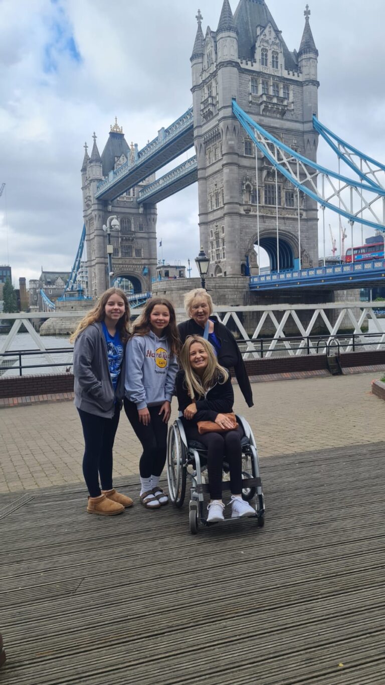 Visitors enjoying a famous landmarks historical sites tour in London