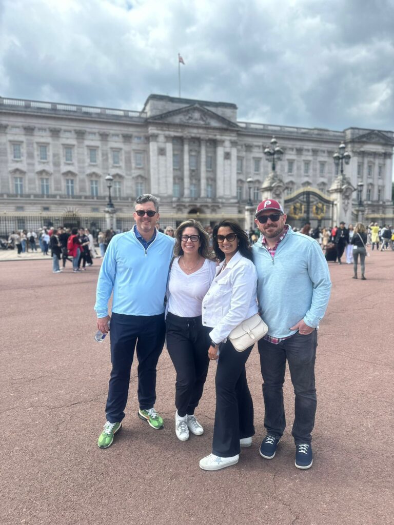 Best cultural sites to see from a black cab during a London sightseeing tour.