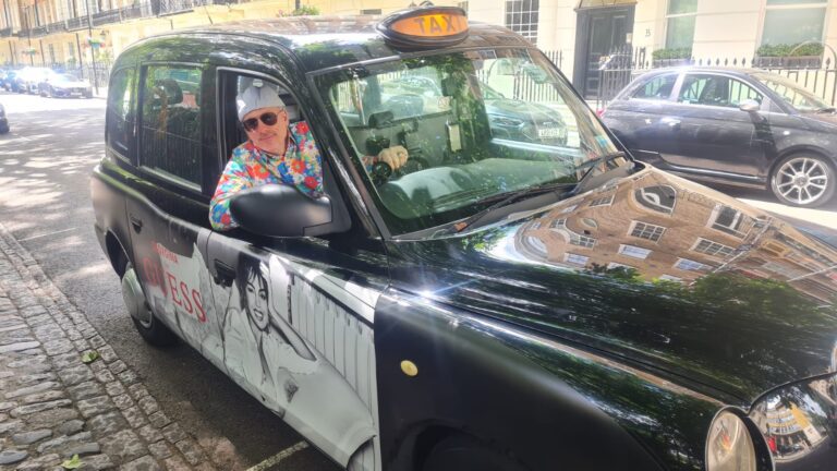 Unique private taxi photo opportunities in London on historic streets