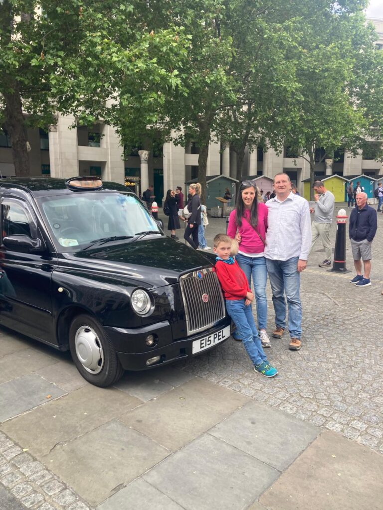 People on a custom private taxi sightseeing trip London