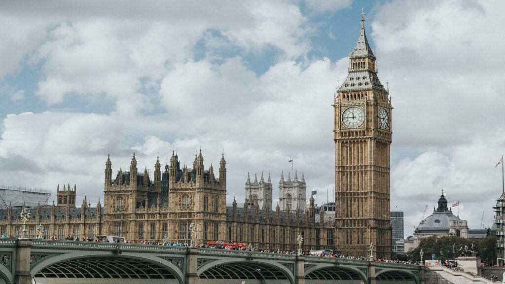 Elderly couple on their 60th anniversary boarding a Thames river cruise