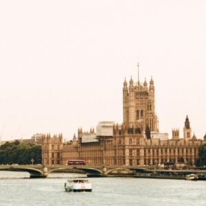 Black cab parked near Big Ben for Exclusive London Attractions Tours