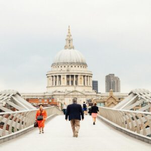 Black cab with London landmarks for personalized tours