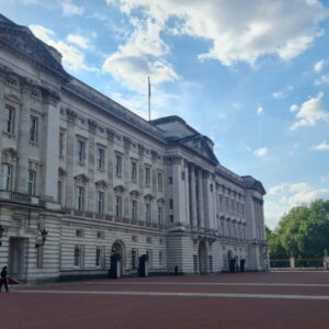 Buckingham Palace, a must-see London site, captured during a sightseeing taxi tour.