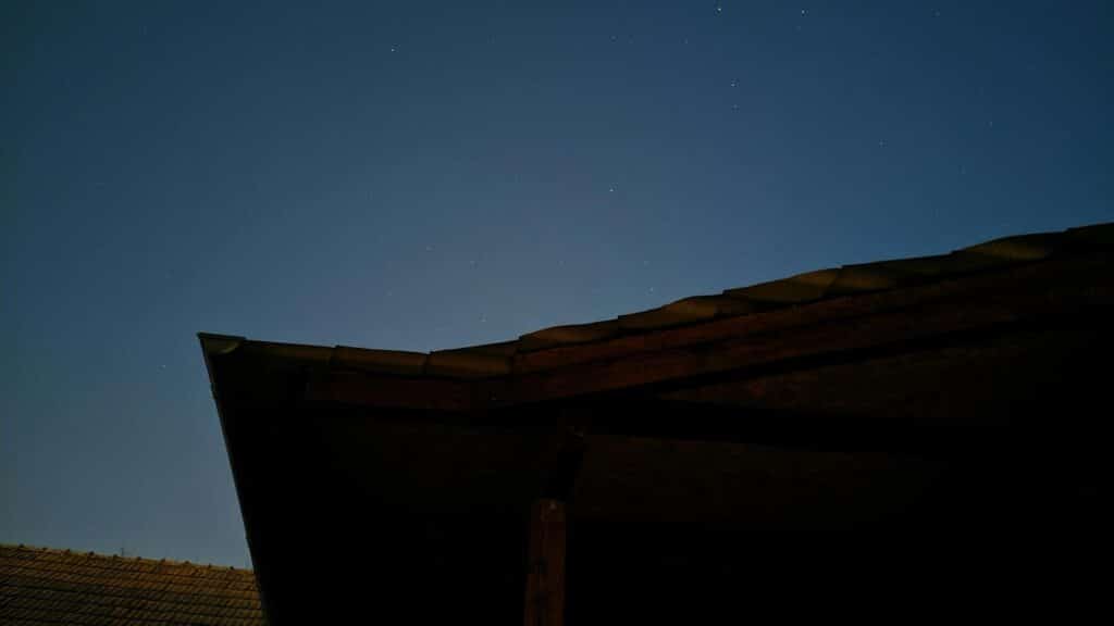 Stopover Tours - Night sky view above a workshop roof in London