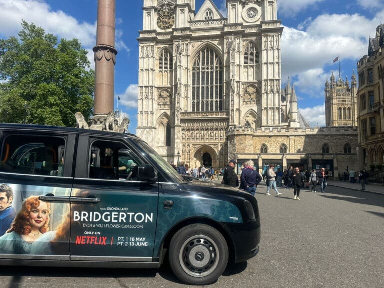 Best London Day Tours with a sightseeing taxi in front of Westminster Abbey