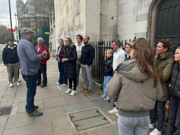 Explore London with our local tour package. Experience London's best attractions with London Sightseeing Taxi Tours, perfect for families and groups.