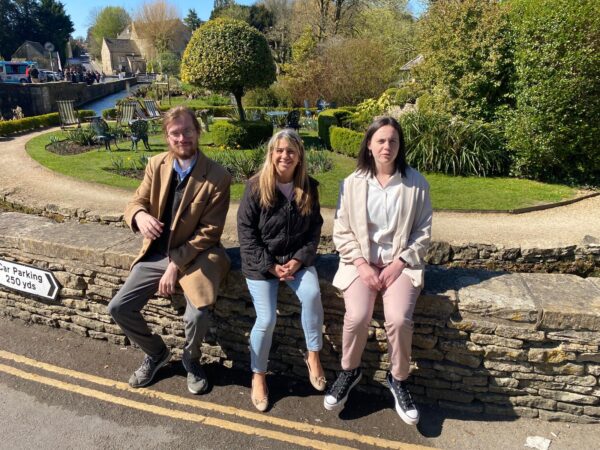 Group of tourists on a London Sightseeing Taxi Tour - 2 Days In London What To Do