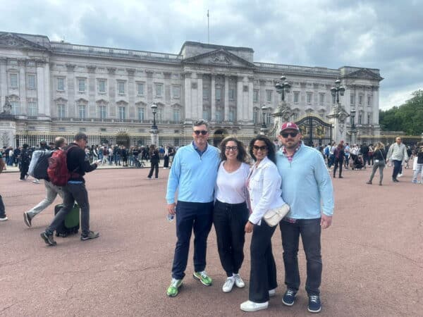 Tourists enjoying Historic London Walking Tours at Buckingham Palace, experiencing royal heritage with professional guides