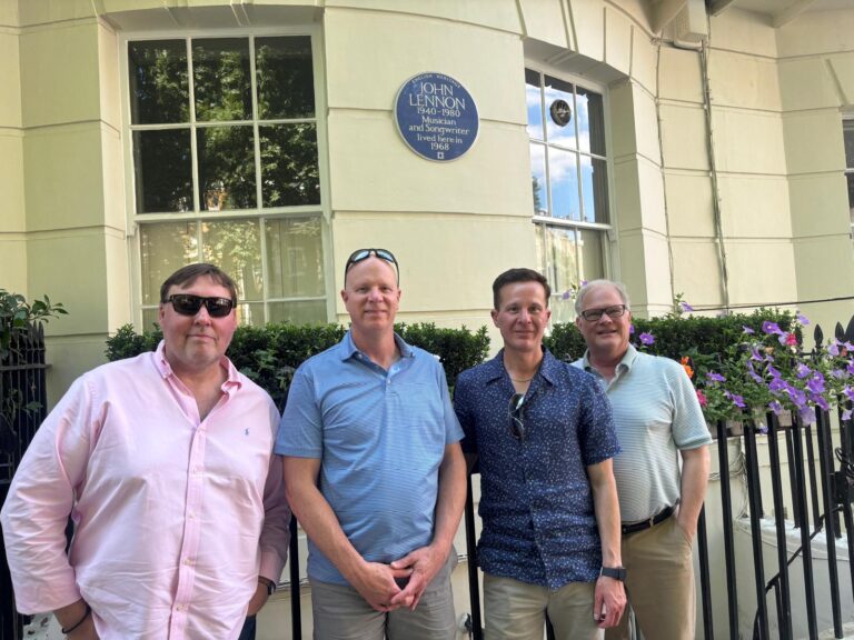 Top views from London taxi tours for photos near the London Eye.