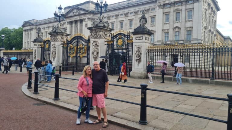 Best Way To See Sights In London - tourists enjoying a London Sightseeing Taxi Tour at Buckingham Palace