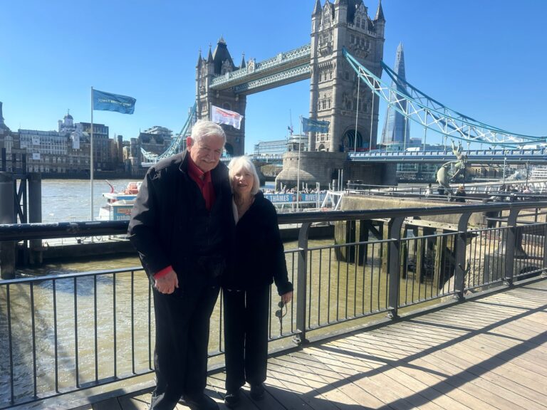 Must In London - sightseeing taxi tour photo with Tower Bridge in the background