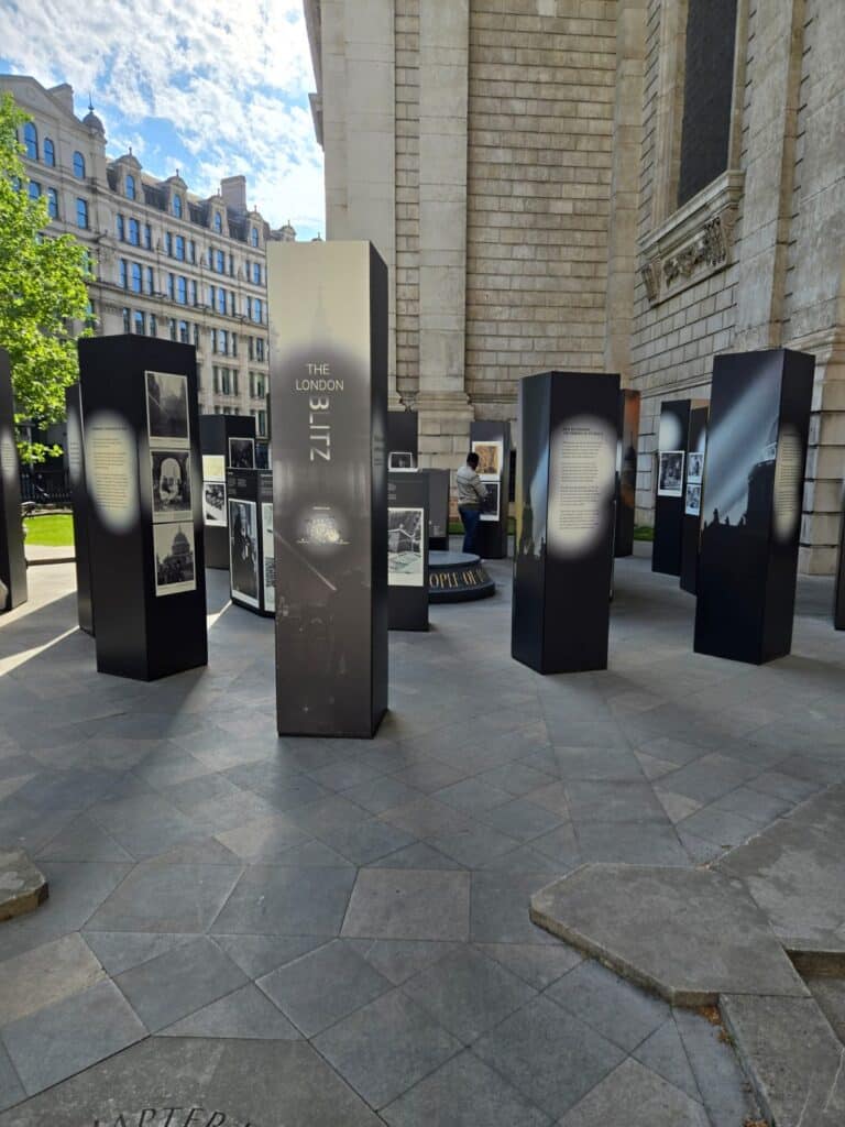 People experiencing Major Places In London with London Sightseeing Taxi Tours for great value and accessibility