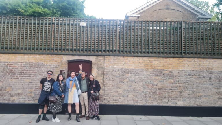 Free Excursions In London group enjoying sightseeing taxi tour