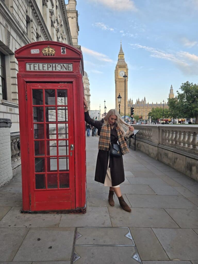Guests on a themed sightseeing experience in London with London Sightseeing Taxi Tours