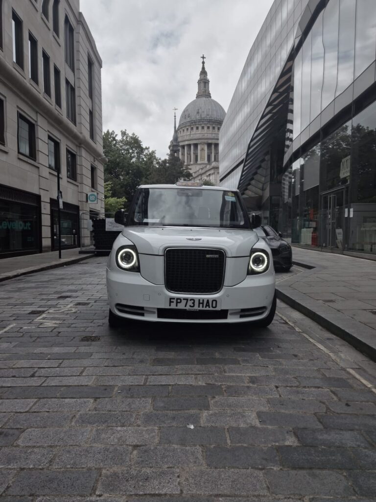 Families enjoying exciting highlights of London taxi tours in a black cab