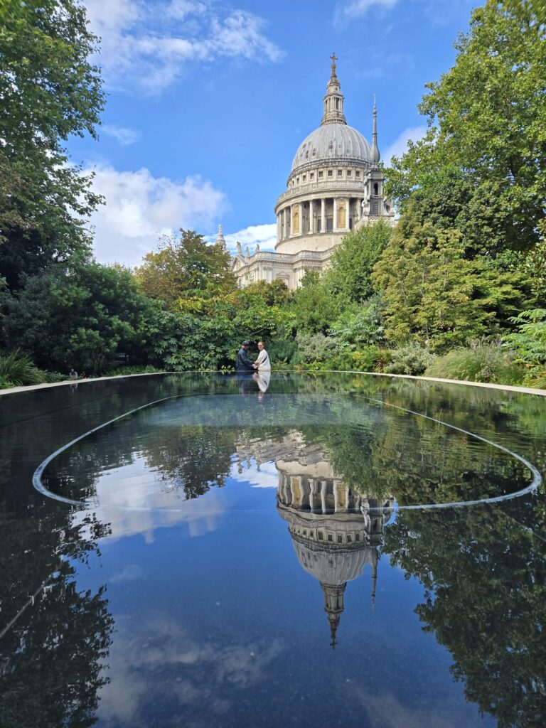 Tourists experiencing iconic landmarks to see from a London taxi