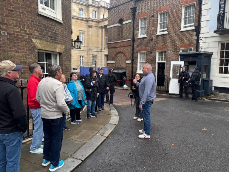 Guests on a unique private taxi tour for landmark exploration in London