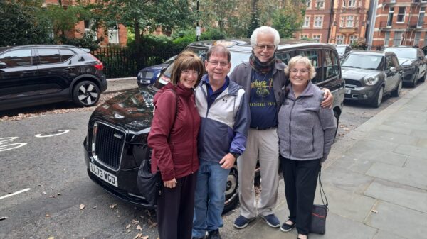 Enjoy photo opportunities at Big Ben during best taxi excursions