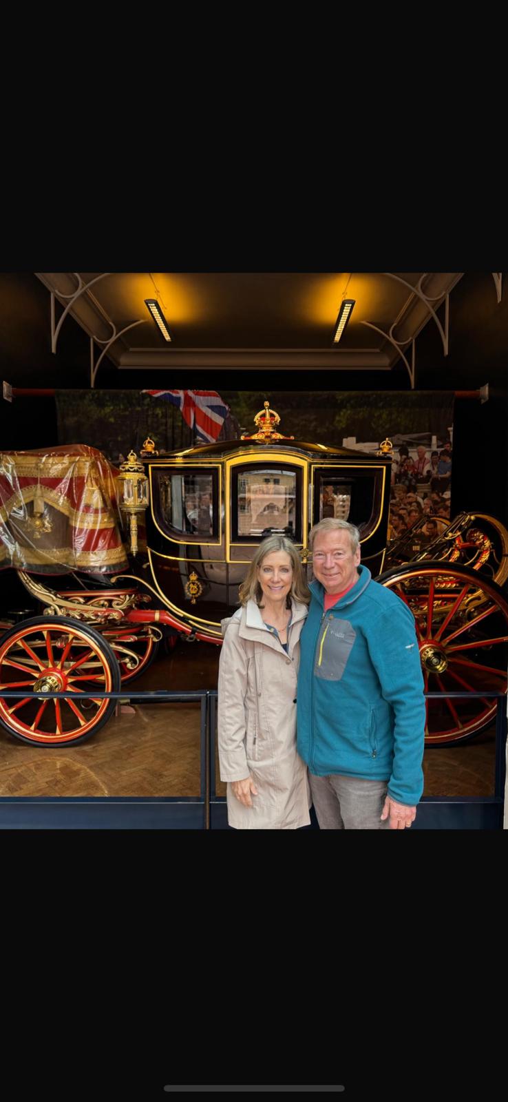 Top Must See In London - Two tourists visiting London with a classic black sightseeing taxi carriage, part of the London Sightseeing Taxi Tours, a must-see London experience
