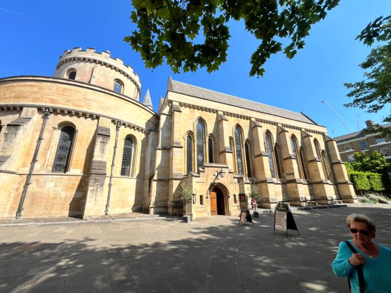 Must Have In London sightseeing at the round nave of Temple Church