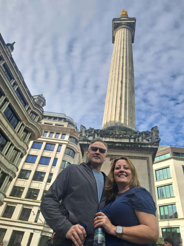 Get your guide tours in London: Family enjoying wheelchair-accessible sightseeing taxi tours at Trafalgar Square with Nelson's Column
