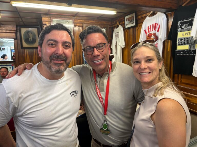 Friends and family enjoying London VIP tours via accessible sightseeing taxi, discovering iconic landmarks in style