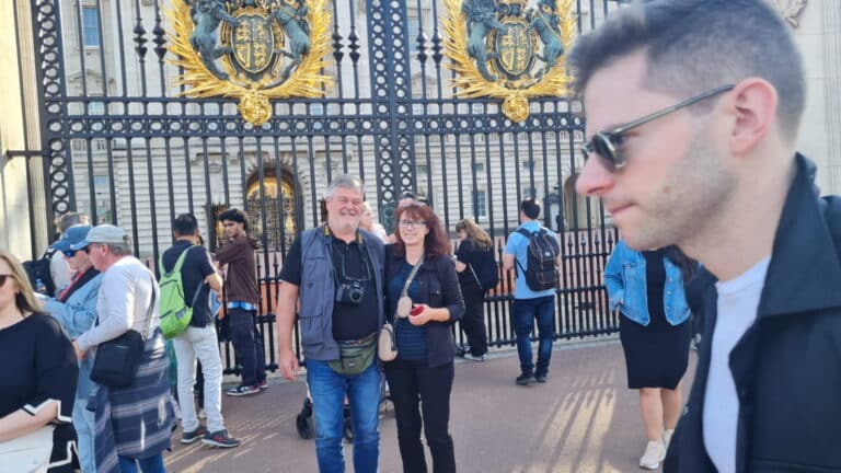 Group of visitors enjoying tours around London at Buckingham Palace with London Sightseeing Taxi Tours
