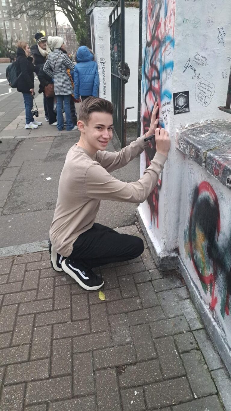 Tower of London family tour experience with London Sightseeing Taxi Tours for families visiting iconic landmarks