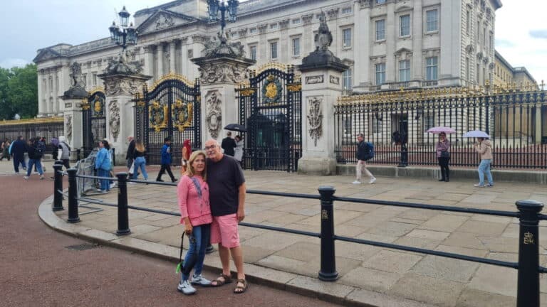 private london tours for families enjoying Buckingham Palace sightseeing in a wheelchair-accessible taxi