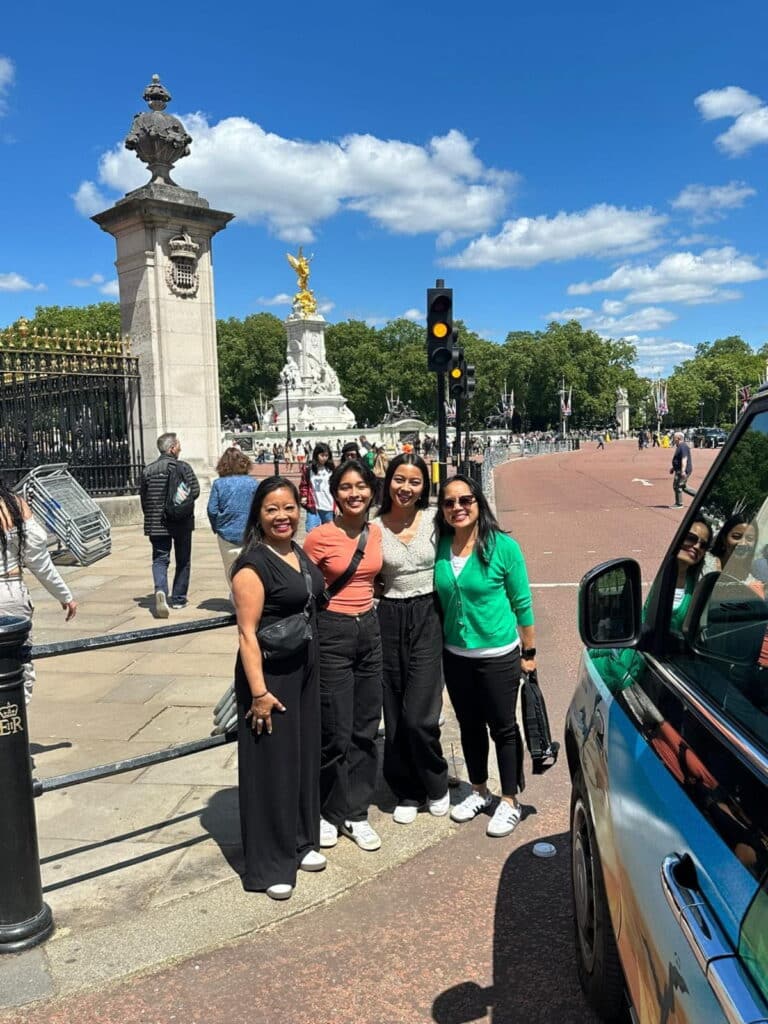Group enjoying English tours in London at iconic monument with sightseeing taxi