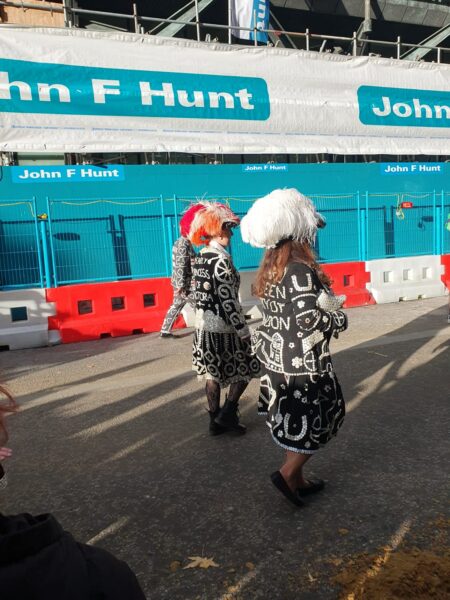 Group on private tours London to Stonehenge sightseeing taxi tour in London, accessible vehicles for up to six people including disabled passengers