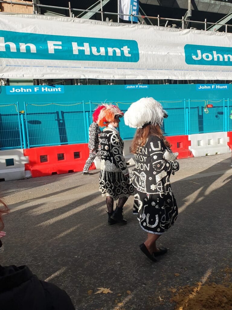 Group on private tours London to Stonehenge sightseeing taxi tour in London, accessible vehicles for up to six people including disabled passengers