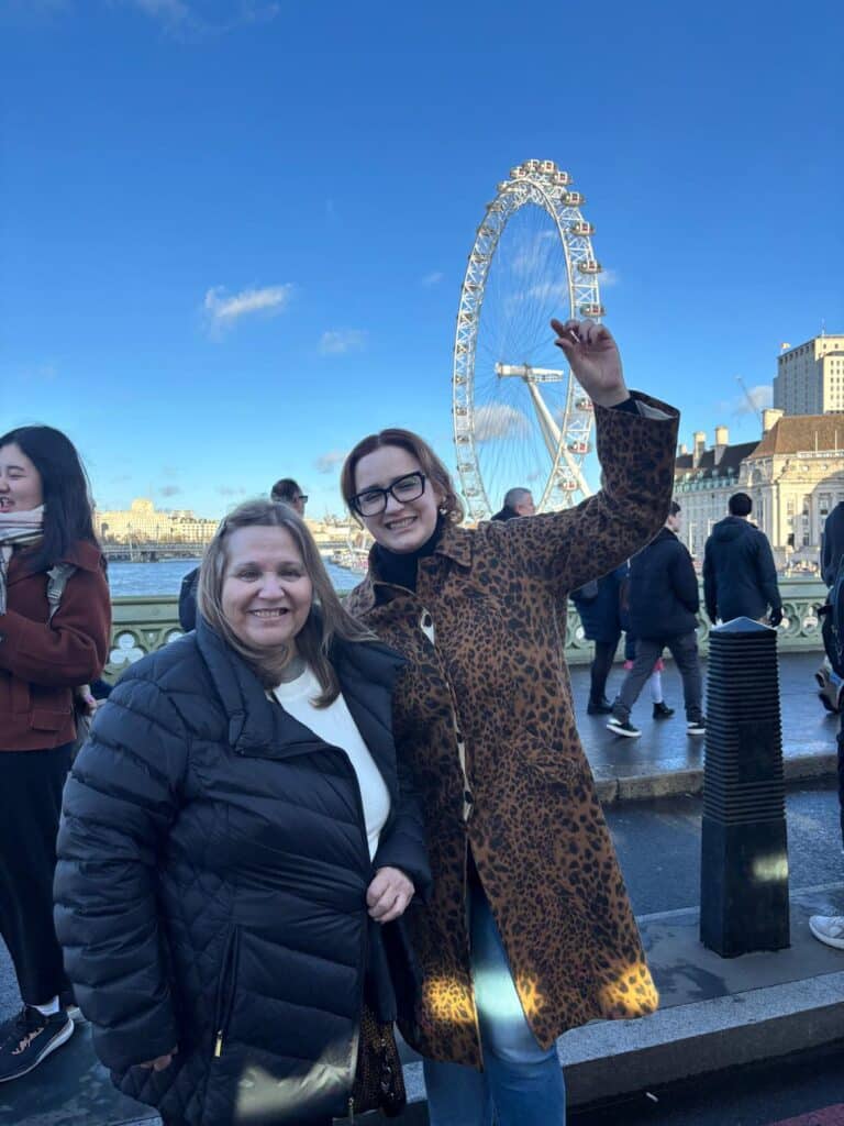 Private tour companies providing accessible London sightseeing taxi tours near the London Eye for groups up to six