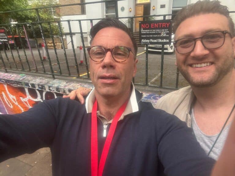 Visitors enjoying Westminster Abbey guided tour with London Sightseeing Taxi Tours, accessible for up to six people including wheelchair users