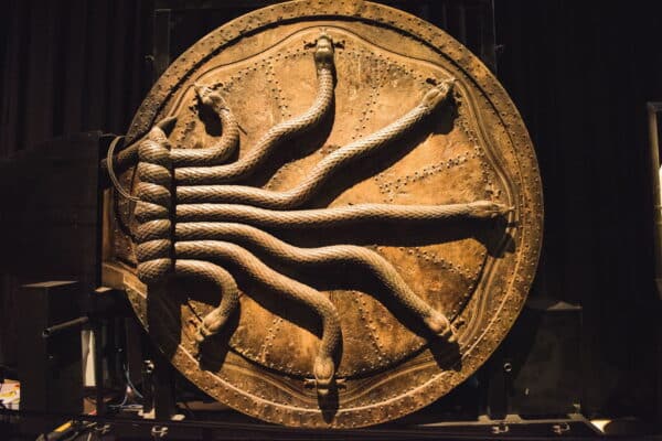 london christmas night tour taxi iconic movie location door