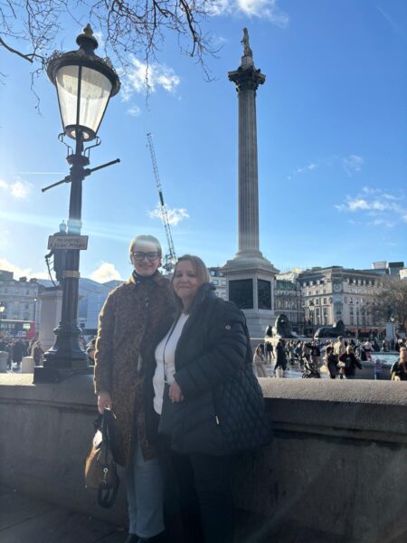London tours for families enjoying Trafalgar Square with London Sightseeing Taxi Tours, accessible and group-friendly experiences