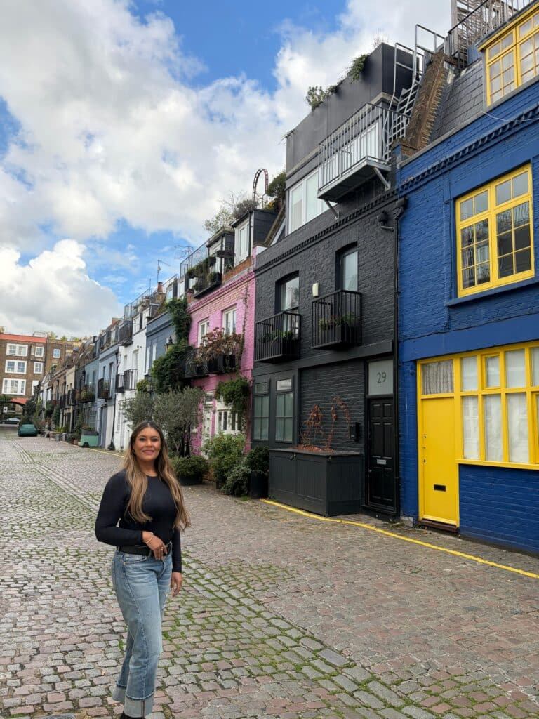 London hop on hop off bus tours exploring colorful Notting Hill houses and cobblestone streets