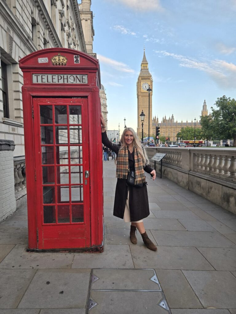 Bus tours of England: Visitors enjoying London sightseeing with red telephone booth and Big Ben in the background