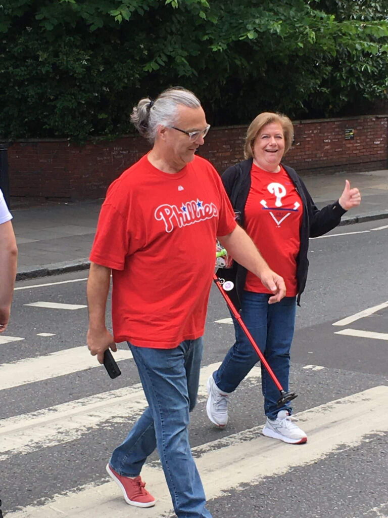 Small group tours UK with London sightseeing taxi and tourists.