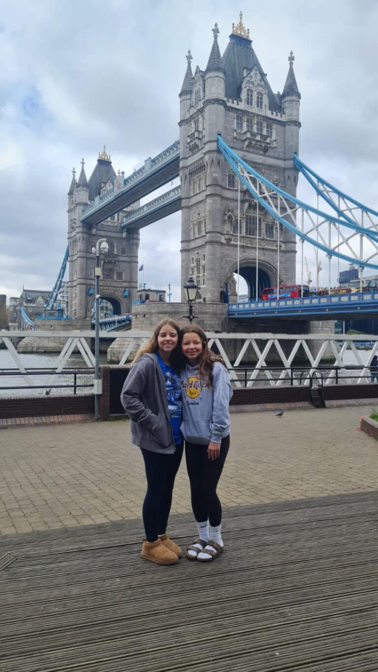 Sightseeing trip tours in a London black cab along famous city landmarks