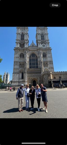 VIP London sightseeing tour in a classic black cab for exclusive experiences