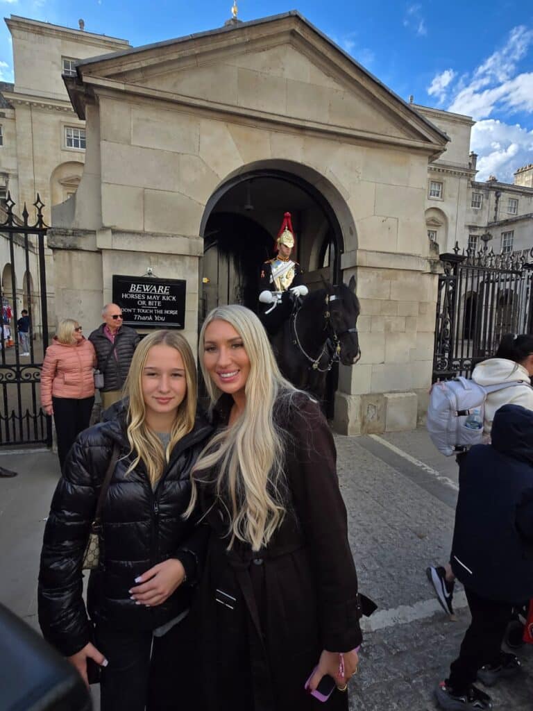 Luxury UK tour featuring iconic London landmarks like Tower of London, Big Ben, and Buckingham Palace.